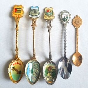 24 Various Countries Different Sized Vintage Collectible Souvenir Spoons